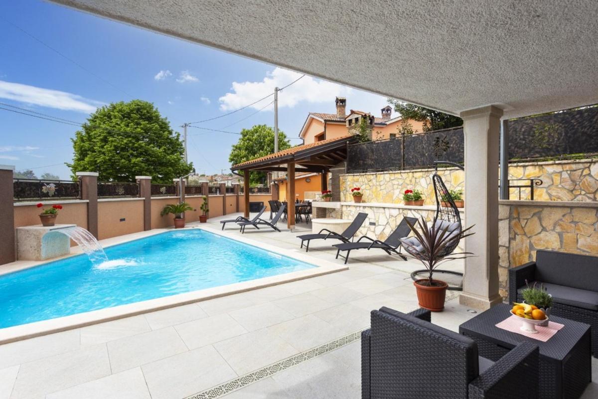 Villa Vita In Porec - Haus Fuer 6-8 Personen Kastelir Exterior photo