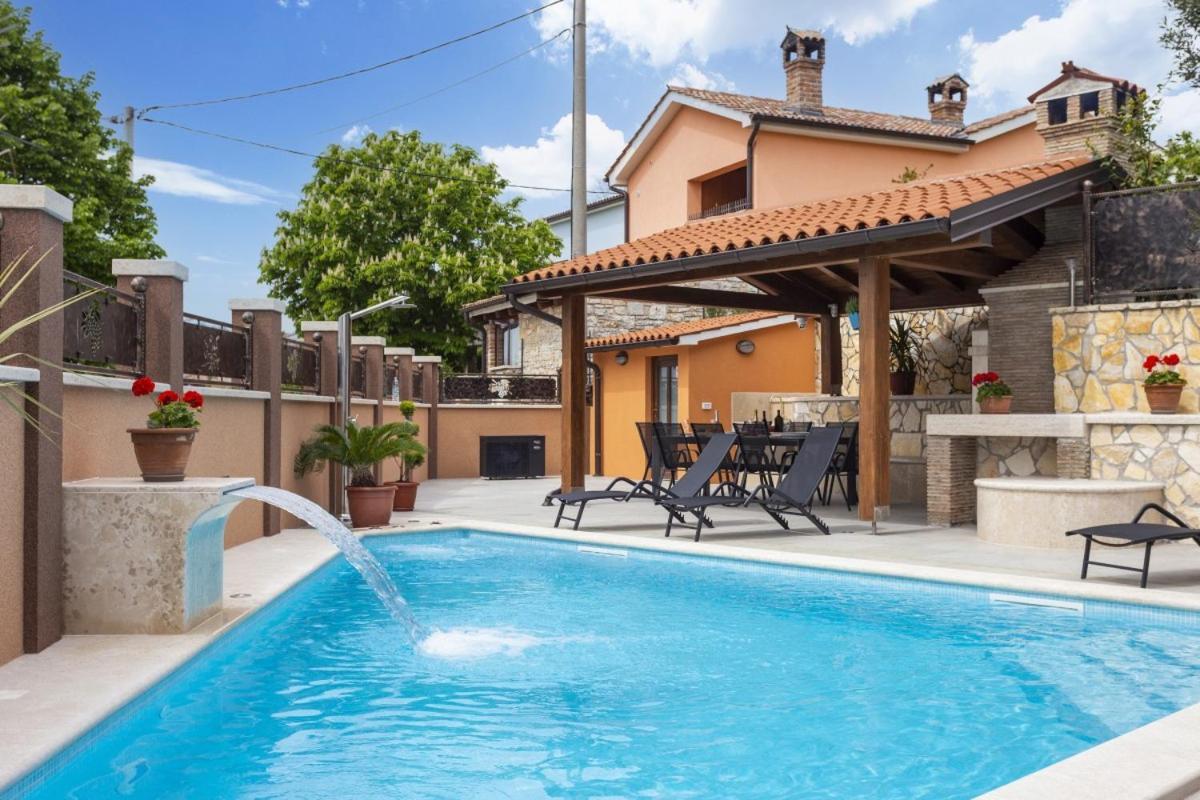 Villa Vita In Porec - Haus Fuer 6-8 Personen Kastelir Exterior photo