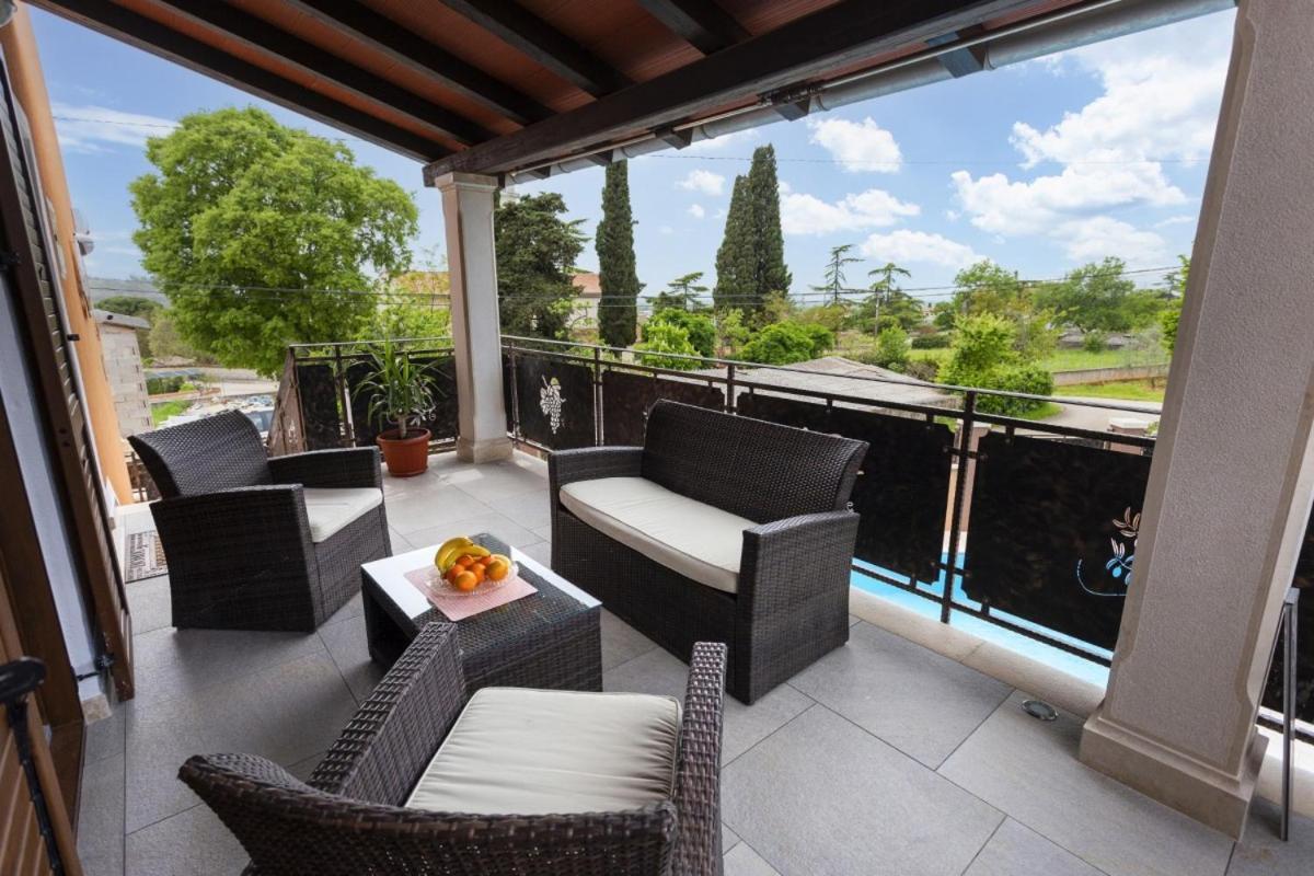 Villa Vita In Porec - Haus Fuer 6-8 Personen Kastelir Exterior photo